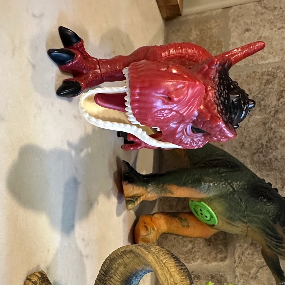 Dinosaurs Playset 5 pcs - Red, Green, Black - Picture 5 of 13